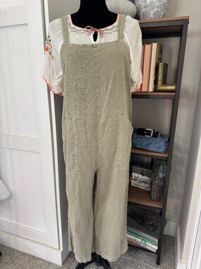 Green Linen Blend Jumper with Patch Pockets - Size S/M